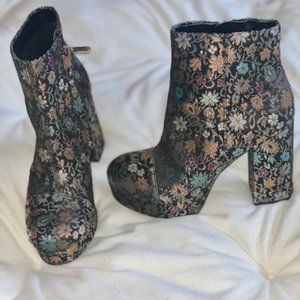 Sam Edelman | Azra Platform Boot | Size 6 |